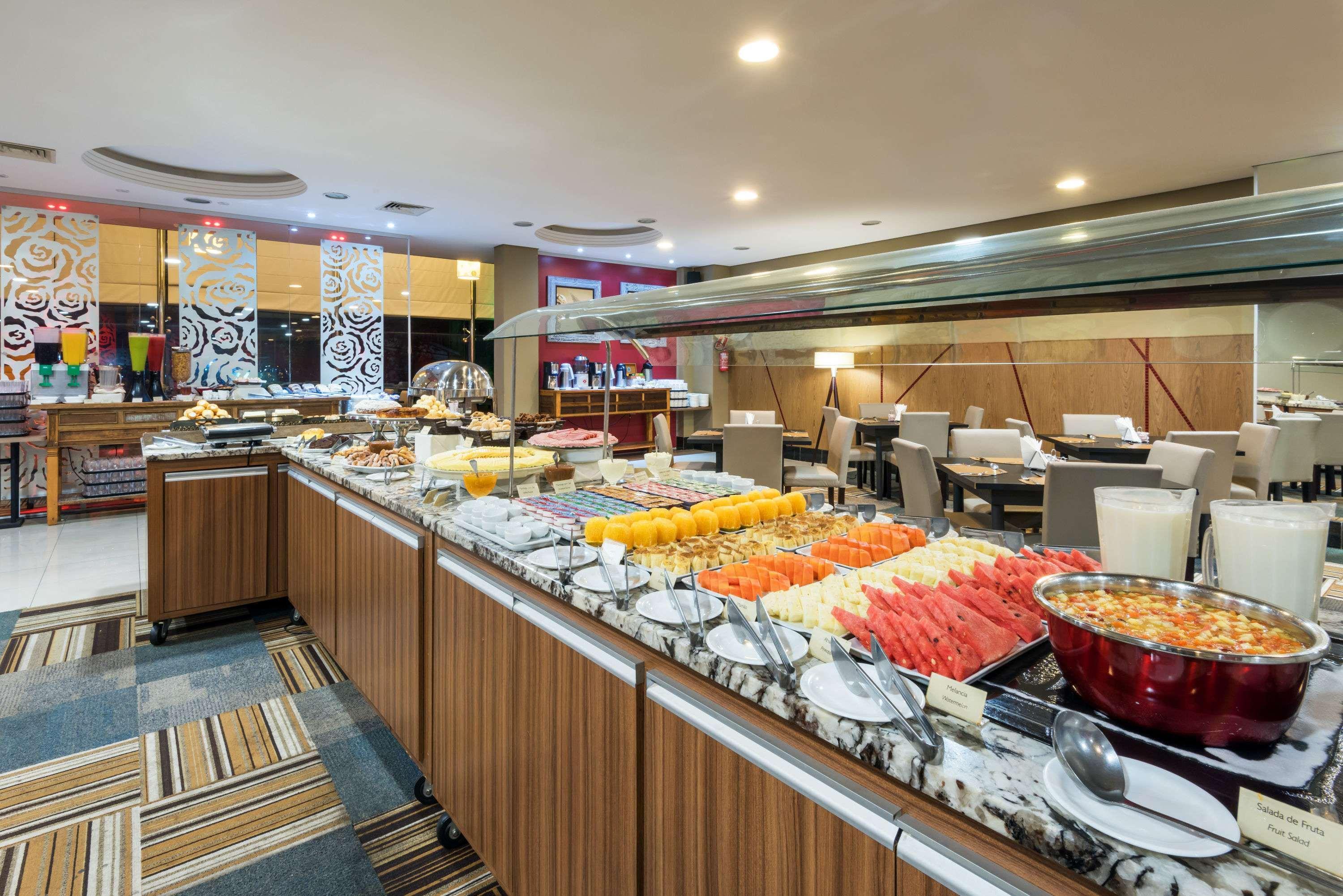 Wyndham Golden Foz Suites Фос ду Игуасу Екстериор снимка