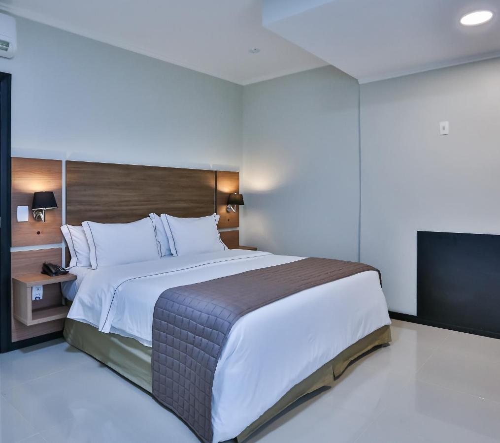 Wyndham Golden Foz Suites Фос ду Игуасу Екстериор снимка